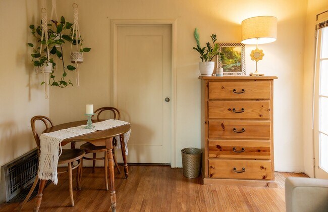 Foto del edificio - PRICE REDUCTION & MOVE IN SPECIAL! 1320 1/2 E. Colton Ave. Cozy 1 bedroom, 1 bathroom Redlands Co...
