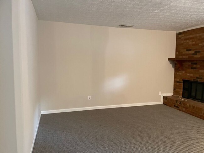 Building Photo - 2 Bedroom 2 Bath Home for Rent in Tucker!!