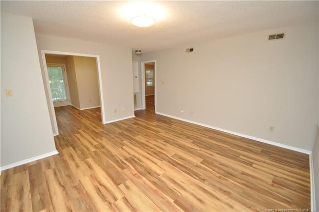 Building Photo - 3901 Lexington Dr