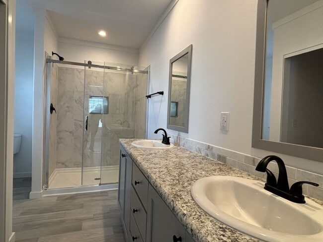 Foto del edificio - 5646 Blue Harbor Dr