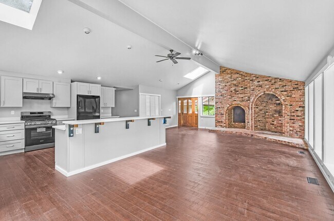 Building Photo - 4Bd/3Ba Duvall House