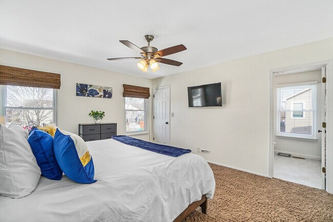 Building Photo - 1201 Easton Dr