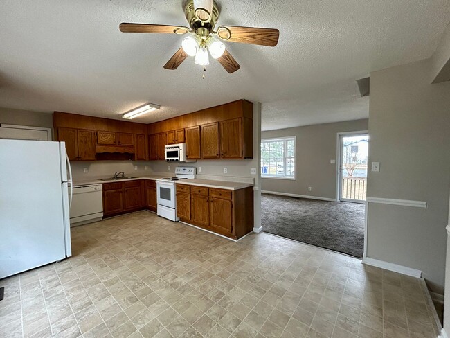 Building Photo - 1 Robin Ct