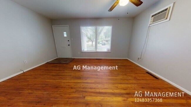 Building Photo - 189 High St - Nicely Updated Pontiac 2Bed/...