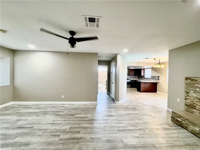 Foto del edificio - 5830 Deer Valley Dr