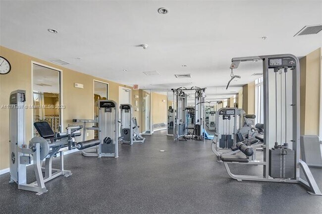 Building Photo - 1745 E Hallandale Beach Blvd