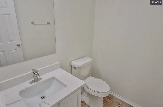 Building Photo - 7330 Twin Falls Dr