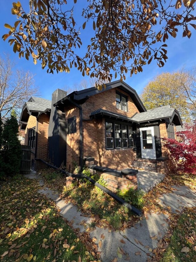 Building Photo - 2651 N 46th St