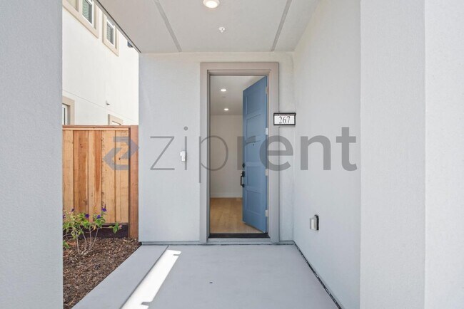 Building Photo - Unit