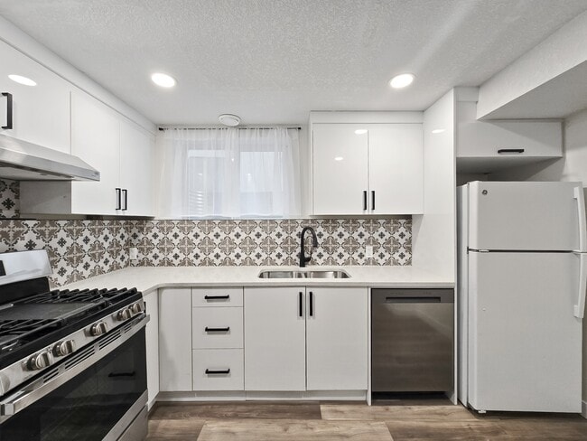 Photo du bâtiment - 1108 Sunvista Rd SE