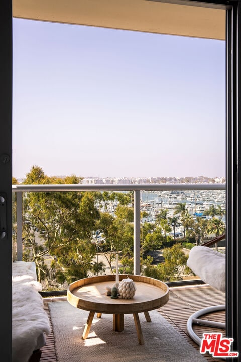 Building Photo - 13700 Marina Pointe Dr