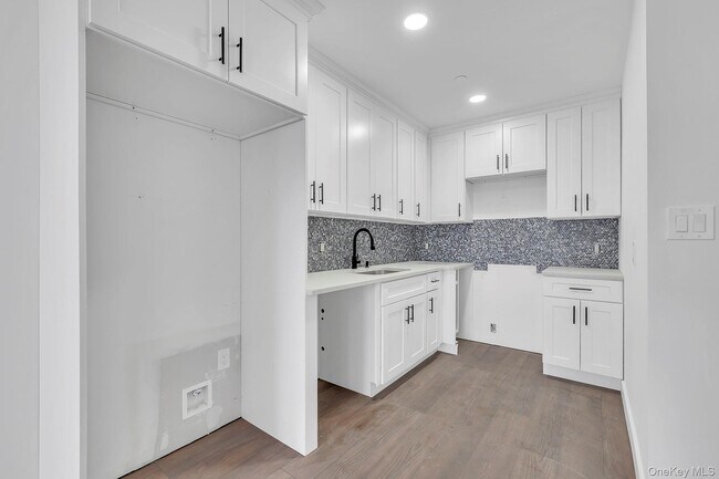 Foto del edificio - 74 Broadway