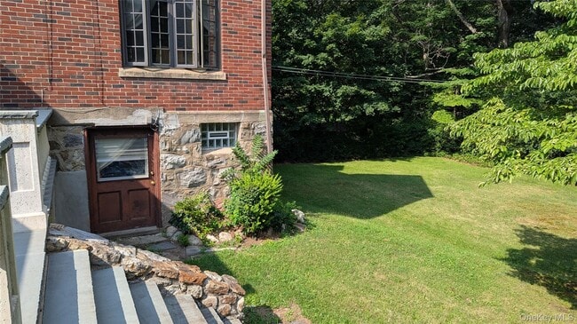 Building Photo - 78 Roe Ave