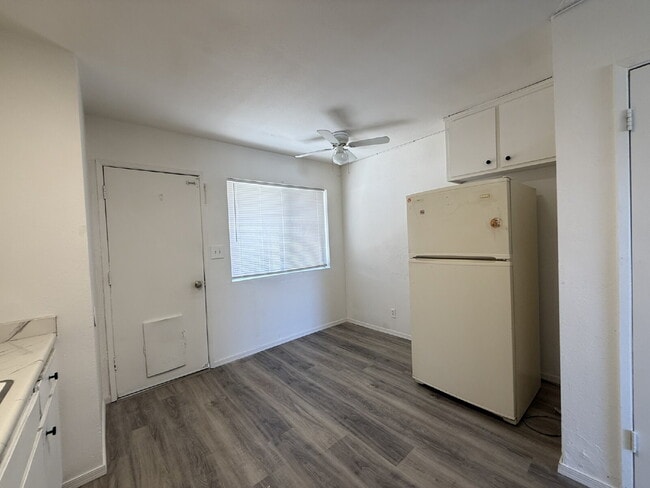 Building Photo - 2 bed 1 bath with a garage BHCRENT.COM