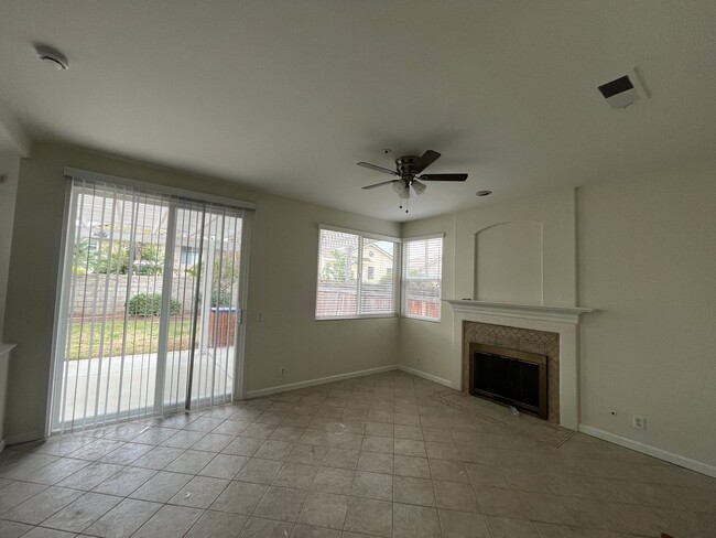 Foto del edificio - 4 Bedroom/3 Bath Home in Fontana