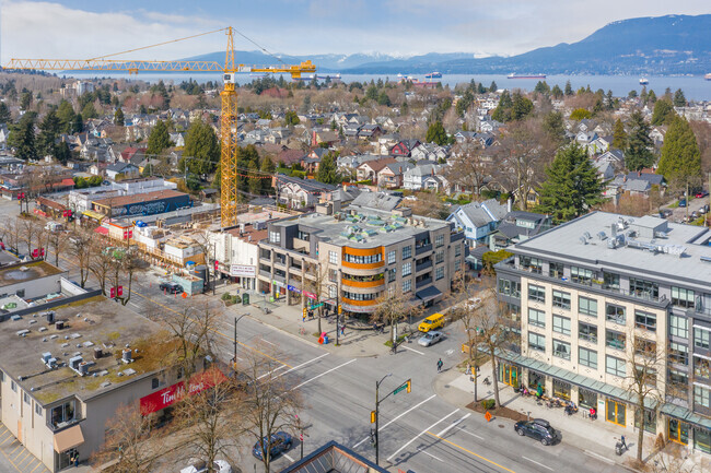 Building Photo - Hollywood Court