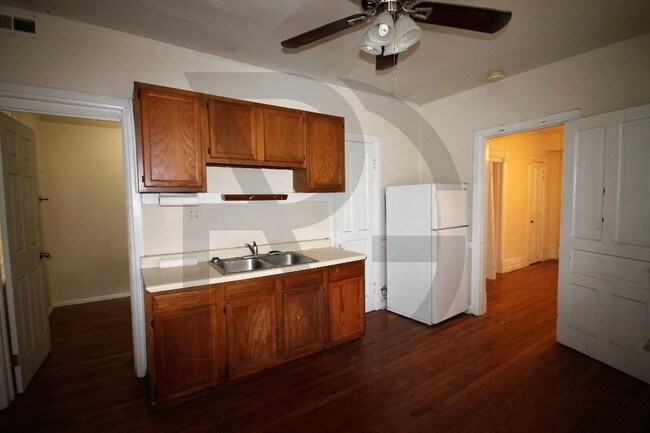 Foto del edificio - 1 bed plus office - steps to Wrigley Field