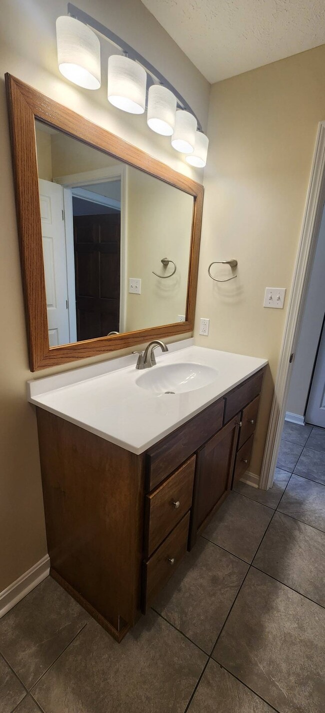 Building Photo - 3934 Evergreen Dr