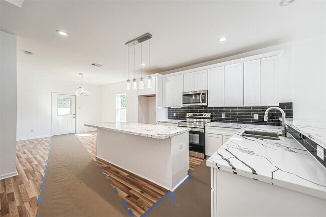 Foto del edificio - 5317 Chennault Rd