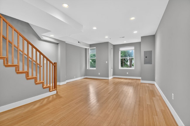 Building Photo - 1241 Kenyon St NW