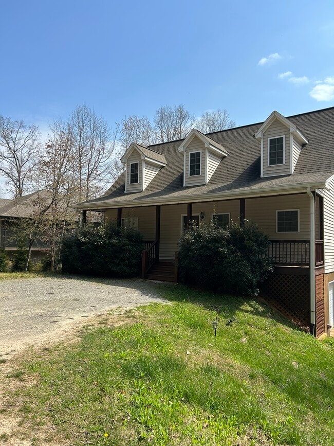 Building Photo - 2615 Rolling River Dr