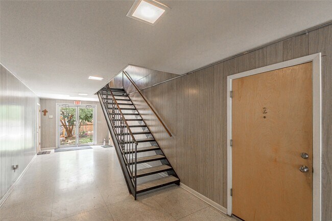 Foto del edificio - 818 University Ave