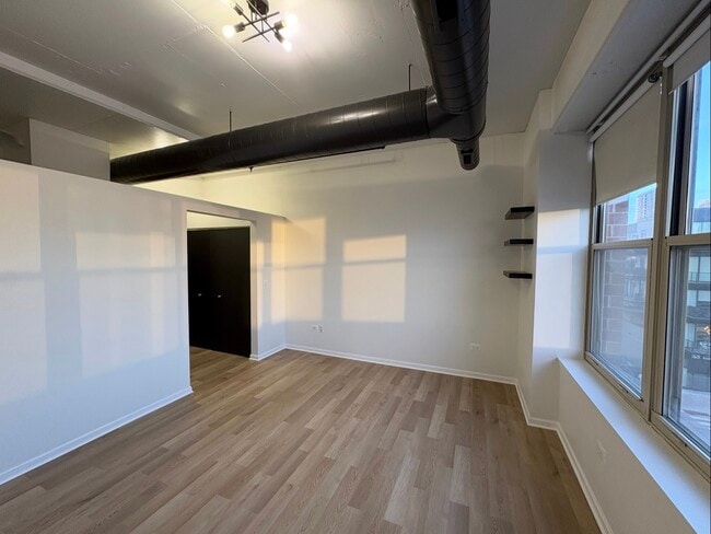 Primary Bedroom - 6 S Laflin St