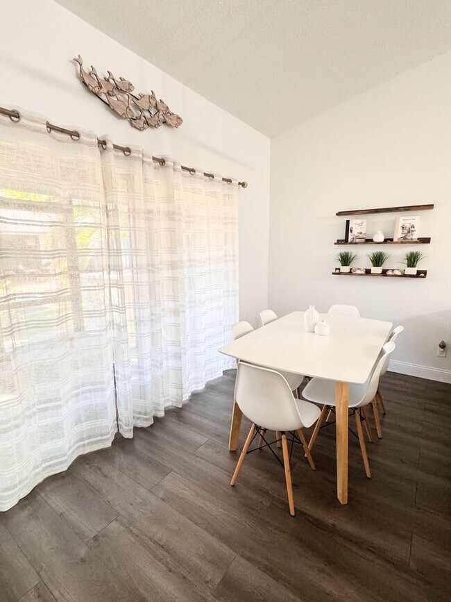 Foto del edificio - Welcome to Your Dream Home in the Heart of Largo!