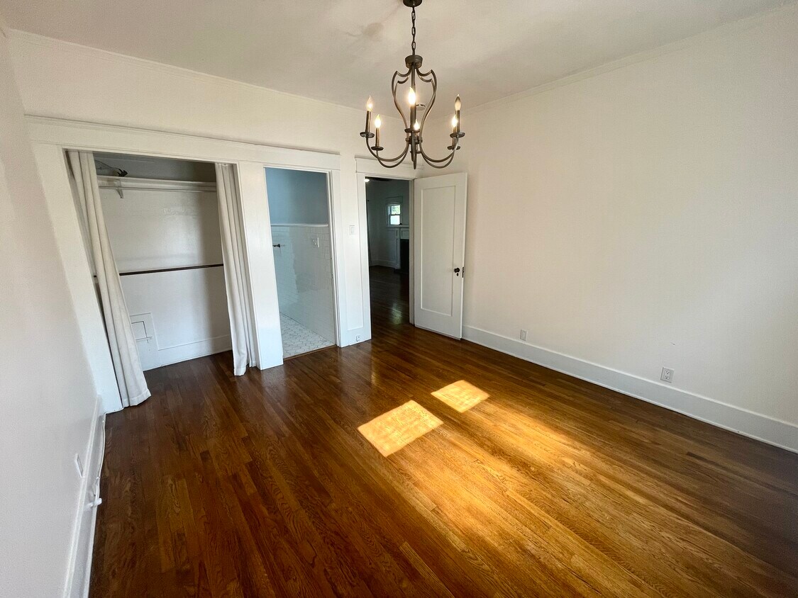 Foto principal - 3218 E 2nd St