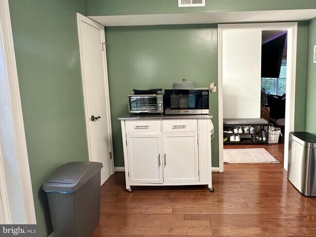 Foto del edificio - 7678 Willow Point Dr