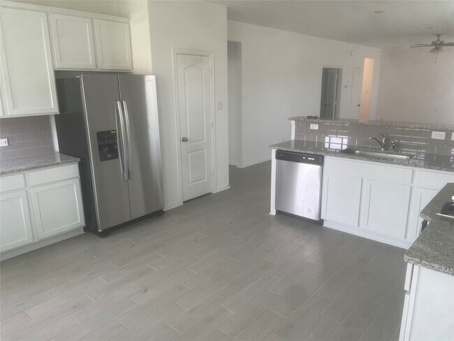 Building Photo - 8111 Royal Palm Ct