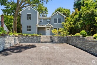 Building Photo - 8 Elm Dr