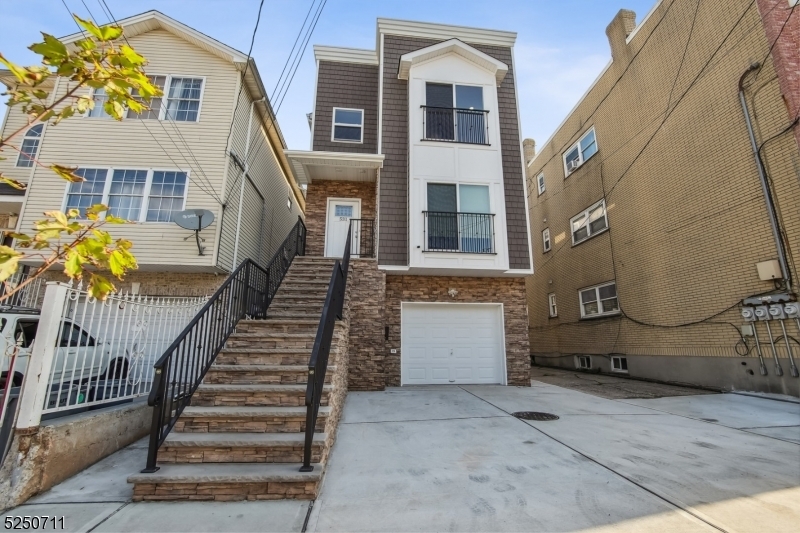 Foto principal - 531 Livingston St