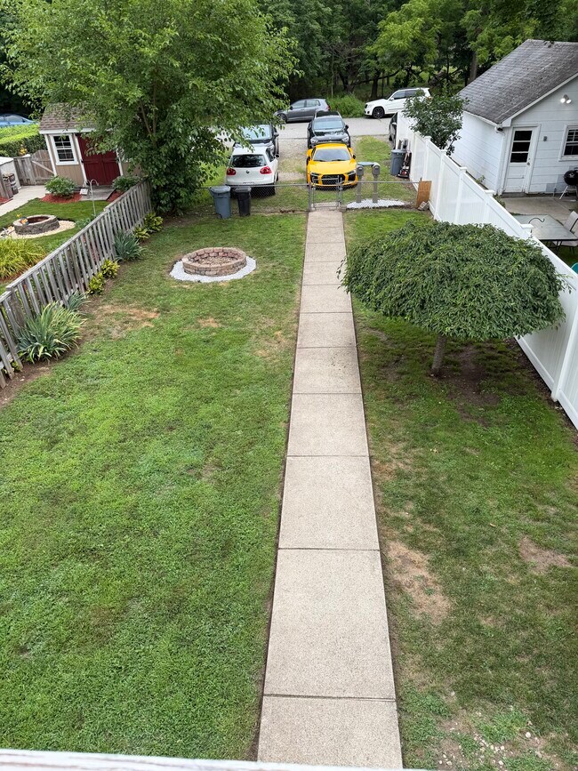 Foto del edificio - 724 Ringwood Ave