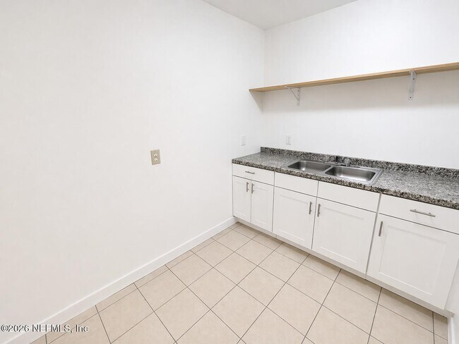 Foto del edificio - 7104 Ken Knight Dr W