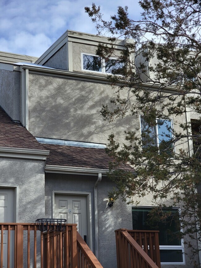 Building Photo - 3000 Broadway