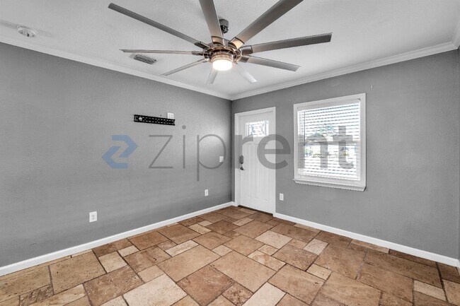 Building Photo - 508 Garden Dr N