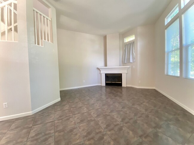 Building Photo - Lovely 3-bedroom Townhome for rent in Frem...