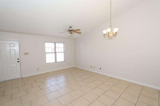 Building Photo - 413 Shiloh Dr