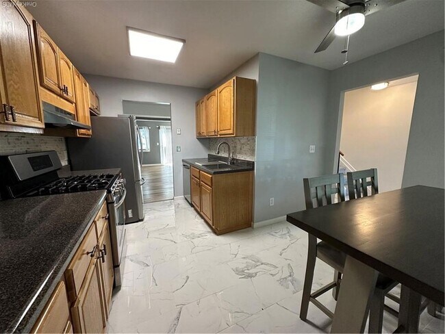 Foto del edificio - 276 Temple Hill Rd