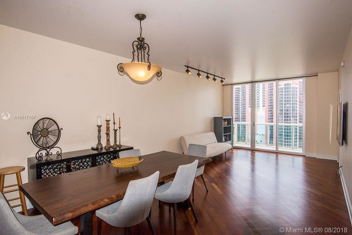Primary Photo - 19370 Collins Ave