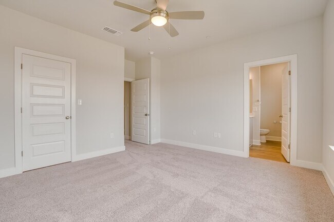 Foto del edificio - 517 Emory Crossing Blvd