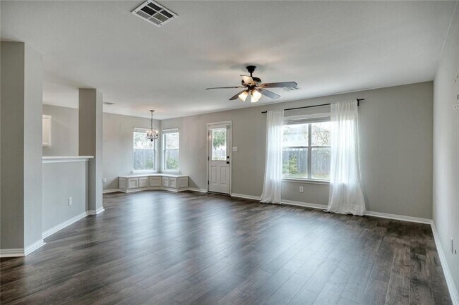 Foto del edificio - 640 Goldenrod St