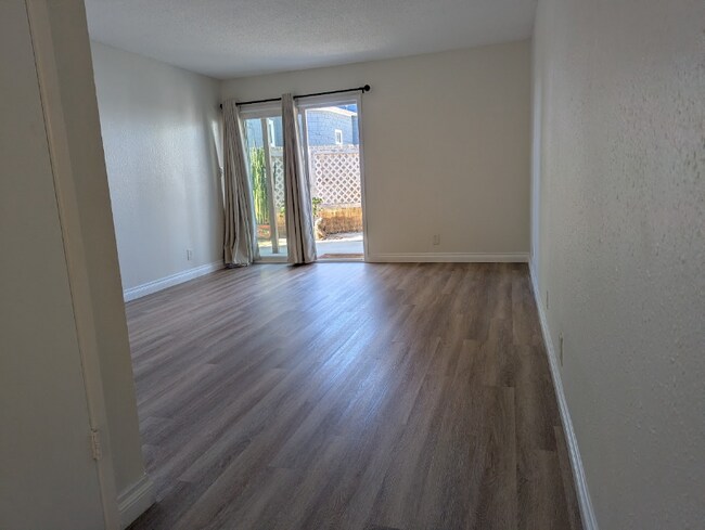 Foto del edificio - 216 Melrose Dr