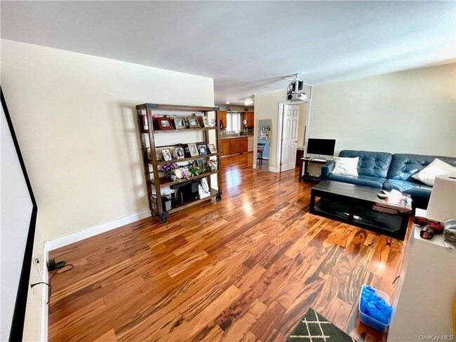 Foto del edificio - 235 Drake Rd