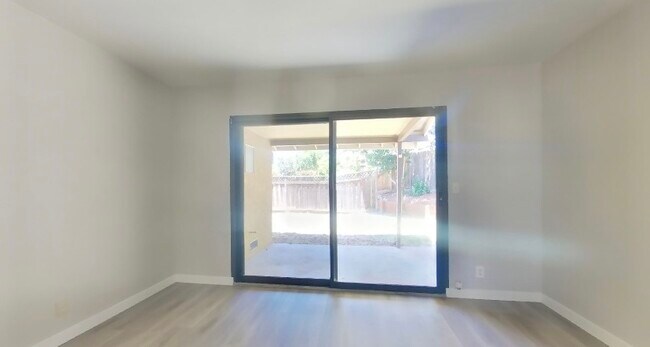 Foto del edificio - 607 Peach Ct