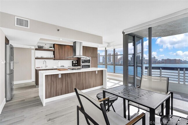 Foto del edificio - 3600 Mystic Pointe Dr