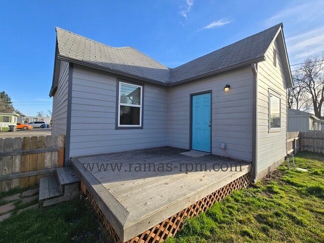 Building Photo - 207 E 44th St