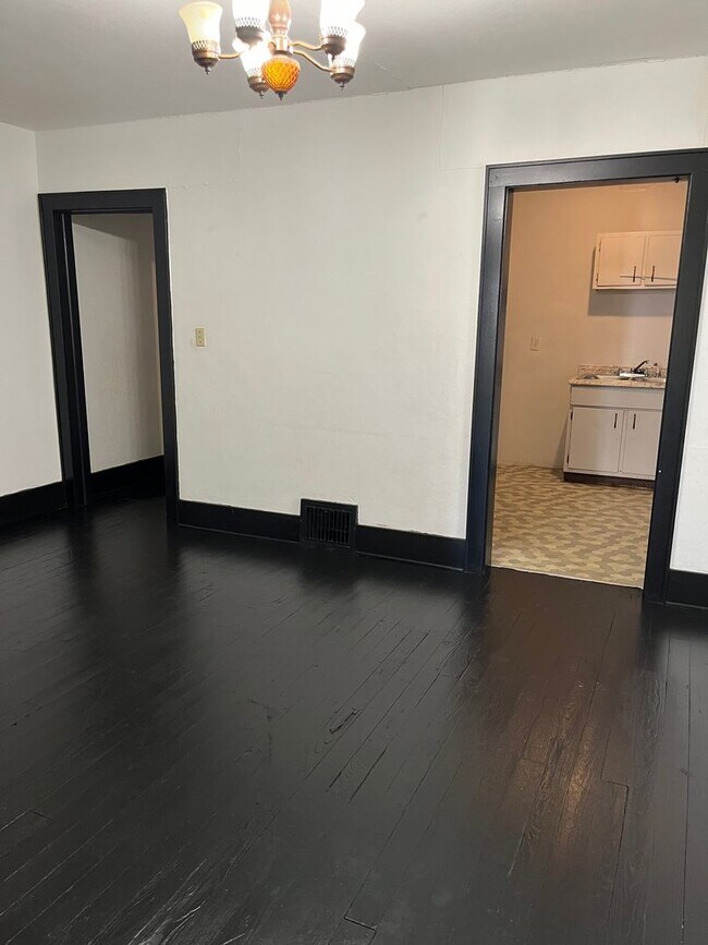 1413 Wellesley Ave Unit 1415, Steubenville, OH 43952 Room for Rent in