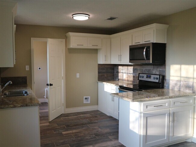 Foto del edificio - 210 Joseph St